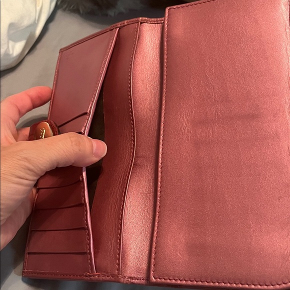 Gucci Red Leather Heart Clasp Wallet - Picture 11 of 13